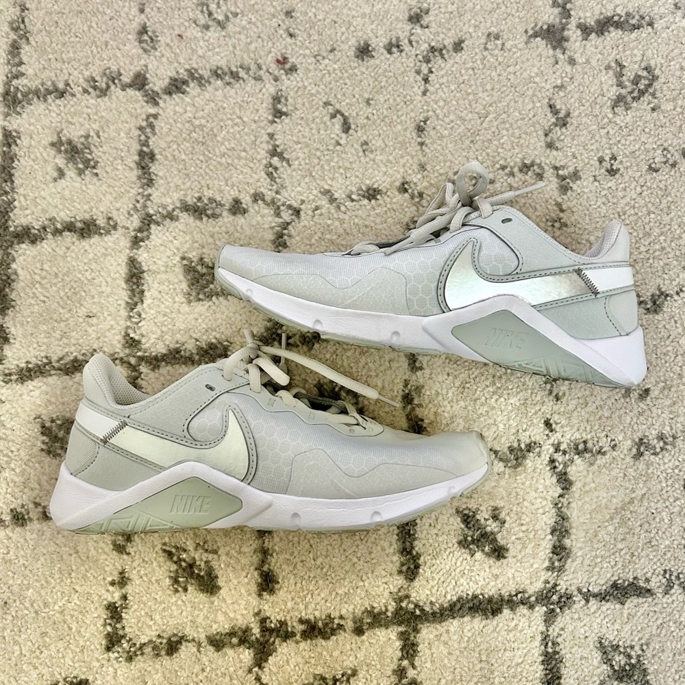 EUC Nike Women’s Legend Essential 2 Training Shoes - Size: 7